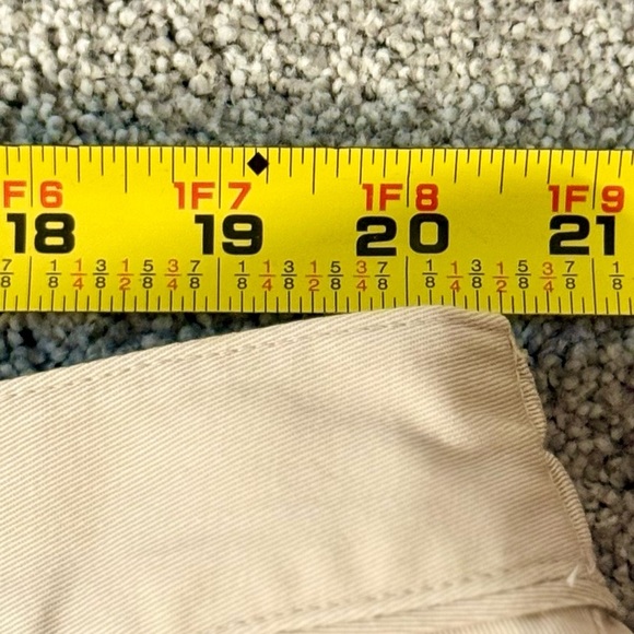 Eddie Bauer Women’s Khaki Shorts Wrinkle Resistant 100% Cotton 10” inseam Sz 22W - Picture 2 of 10